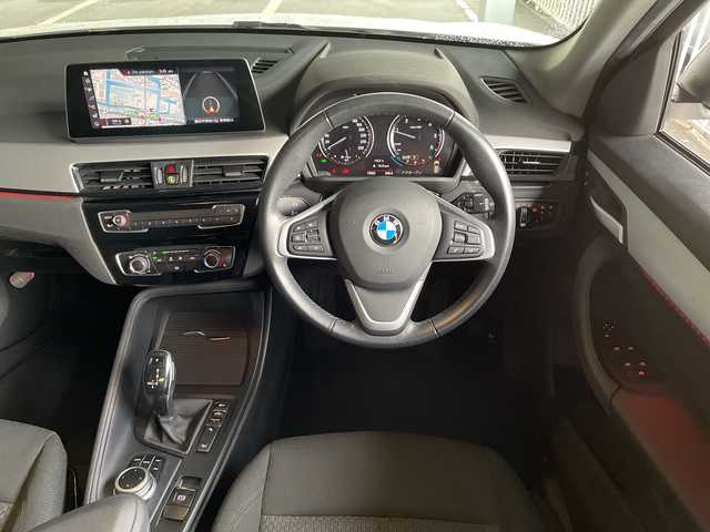 ＢＭＷ Ｘ１ xDrive 18d xライン 神奈川県 2021(令3)年 7.3万km アルピンホワイトⅢ ワンオーナー	/純正HDDナビ			/・USB/BT		/バックカメラ/クリアランスソナー/ルームミラー内臓ETC【DSRC】		/インテリジェントセイフティ/・Cityブレーキ機能/・レーンディパーチャーウォーニング/・歩行者警告/アクティブクルーズコントロール	/アイドリングストップ/純正17インチAW/ルーフレール	/革巻きステアリング	/オートライト/純正LEDヘッドライト/フロント/バックフォグ/プッシュEgスタート/ストップ					/スマートキー×2/ターンランプ付電動格納ドアミラー				/純正フロアマット/取扱説明書/新車時保証書