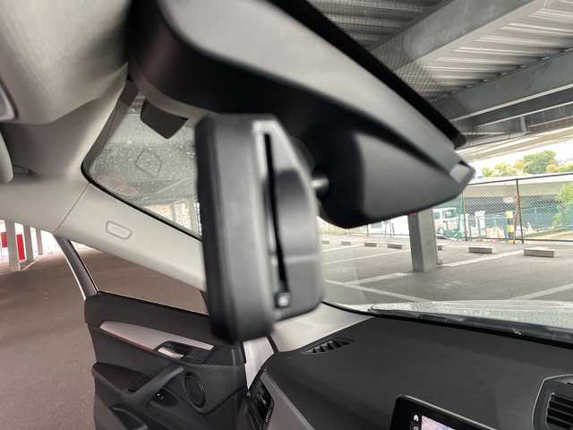 ＢＭＷ Ｘ１ xDrive 18d xライン 神奈川県 2021(令3)年 7.3万km アルピンホワイトⅢ ワンオーナー	/純正HDDナビ			/・USB/BT		/バックカメラ/クリアランスソナー/ルームミラー内臓ETC【DSRC】		/インテリジェントセイフティ/・Cityブレーキ機能/・レーンディパーチャーウォーニング/・歩行者警告/アクティブクルーズコントロール	/アイドリングストップ/純正17インチAW/ルーフレール	/革巻きステアリング	/オートライト/純正LEDヘッドライト/フロント/バックフォグ/プッシュEgスタート/ストップ					/スマートキー×2/ターンランプ付電動格納ドアミラー				/純正フロアマット/取扱説明書/新車時保証書