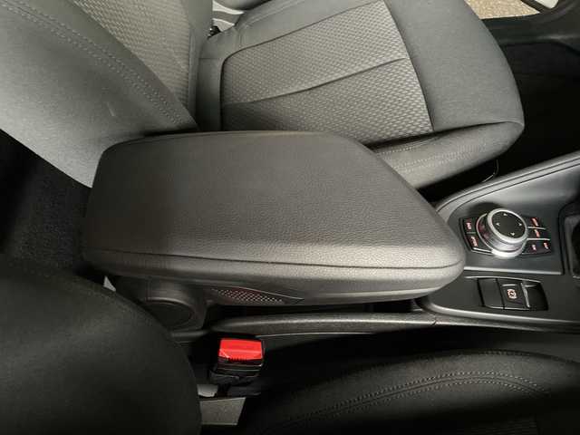 ＢＭＷ Ｘ１ xDrive 18d xライン 神奈川県 2021(令3)年 7.3万km アルピンホワイトⅢ ワンオーナー	/純正HDDナビ			/・USB/BT		/バックカメラ/クリアランスソナー/ルームミラー内臓ETC【DSRC】		/インテリジェントセイフティ/・Cityブレーキ機能/・レーンディパーチャーウォーニング/・歩行者警告/アクティブクルーズコントロール	/アイドリングストップ/純正17インチAW/ルーフレール	/革巻きステアリング	/オートライト/純正LEDヘッドライト/フロント/バックフォグ/プッシュEgスタート/ストップ					/スマートキー×2/ターンランプ付電動格納ドアミラー				/純正フロアマット/取扱説明書/新車時保証書