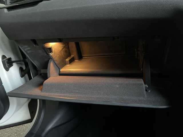 ＢＭＷ Ｘ１ xDrive 18d xライン 神奈川県 2021(令3)年 7.3万km アルピンホワイトⅢ ワンオーナー	/純正HDDナビ			/・USB/BT		/バックカメラ/クリアランスソナー/ルームミラー内臓ETC【DSRC】		/インテリジェントセイフティ/・Cityブレーキ機能/・レーンディパーチャーウォーニング/・歩行者警告/アクティブクルーズコントロール	/アイドリングストップ/純正17インチAW/ルーフレール	/革巻きステアリング	/オートライト/純正LEDヘッドライト/フロント/バックフォグ/プッシュEgスタート/ストップ					/スマートキー×2/ターンランプ付電動格納ドアミラー				/純正フロアマット/取扱説明書/新車時保証書