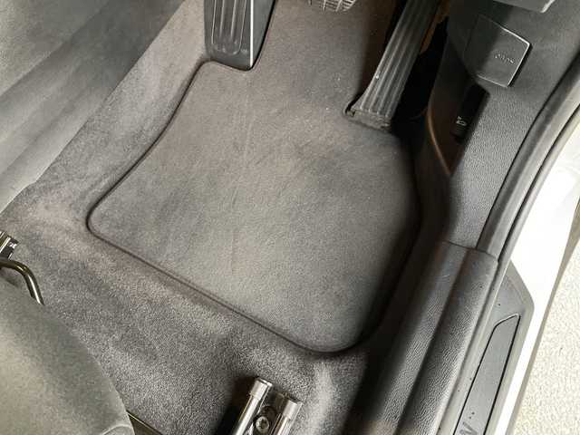 ＢＭＷ Ｘ１ xDrive 18d xライン 神奈川県 2021(令3)年 7.3万km アルピンホワイトⅢ ワンオーナー	/純正HDDナビ			/・USB/BT		/バックカメラ/クリアランスソナー/ルームミラー内臓ETC【DSRC】		/インテリジェントセイフティ/・Cityブレーキ機能/・レーンディパーチャーウォーニング/・歩行者警告/アクティブクルーズコントロール	/アイドリングストップ/純正17インチAW/ルーフレール	/革巻きステアリング	/オートライト/純正LEDヘッドライト/フロント/バックフォグ/プッシュEgスタート/ストップ					/スマートキー×2/ターンランプ付電動格納ドアミラー				/純正フロアマット/取扱説明書/新車時保証書