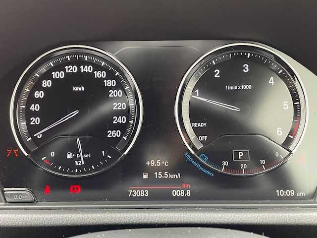 ＢＭＷ Ｘ１ xDrive 18d xライン 神奈川県 2021(令3)年 7.3万km アルピンホワイトⅢ ワンオーナー	/純正HDDナビ			/・USB/BT		/バックカメラ/クリアランスソナー/ルームミラー内臓ETC【DSRC】		/インテリジェントセイフティ/・Cityブレーキ機能/・レーンディパーチャーウォーニング/・歩行者警告/アクティブクルーズコントロール	/アイドリングストップ/純正17インチAW/ルーフレール	/革巻きステアリング	/オートライト/純正LEDヘッドライト/フロント/バックフォグ/プッシュEgスタート/ストップ					/スマートキー×2/ターンランプ付電動格納ドアミラー				/純正フロアマット/取扱説明書/新車時保証書