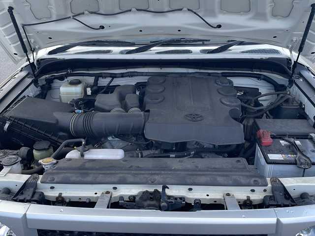 トヨタ ＦＪクルーザー 鹿児島県 2015(平27)年 7.3万km パール ETC/TVフルセグ/Bluetooth接続/バックカメラ/CD再生可能/USB入力端子/パワーウィンドウ/パワーステアリング/横滑り防止装置/盗難防止装置/リモコンキー/スペアキー