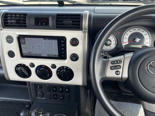 トヨタ ＦＪクルーザー 鹿児島県 2015(平27)年 7.3万km パール ETC/TVフルセグ/Bluetooth接続/バックカメラ/CD再生可能/USB入力端子/パワーウィンドウ/パワーステアリング/横滑り防止装置/盗難防止装置/リモコンキー/スペアキー