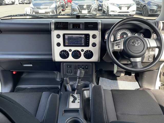 トヨタ ＦＪクルーザー 鹿児島県 2015(平27)年 7.3万km パール ETC/TVフルセグ/Bluetooth接続/バックカメラ/CD再生可能/USB入力端子/パワーウィンドウ/パワーステアリング/横滑り防止装置/盗難防止装置/リモコンキー/スペアキー