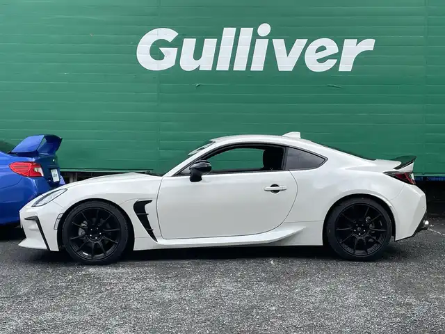 トヨタ ＧＲ８６ RC 東京都 2024(令6)年 1.1万km クリスタルホワイトパール ワンオーナー/テインダウンサス/RAYS18インチホイール/FUJITSUBOマフラー/純正リアスポイラー/社外9インチディスプレイオーディオ(DMH-SF500)/(Bluetooth/USB/AUX)(AppleCarPlay/AndroidAuto)/アイサイトコアテクノロジー/・プリクラッシュブレーキ/・レーダークルーズコントロール/・車線逸脱警報/・リアクリアランスソナー/フルLEDヘッドランプ/ハイビームアシスト/GRエンブレム付き革巻きステアリング/保証書/取扱説明書/スペアキー×1