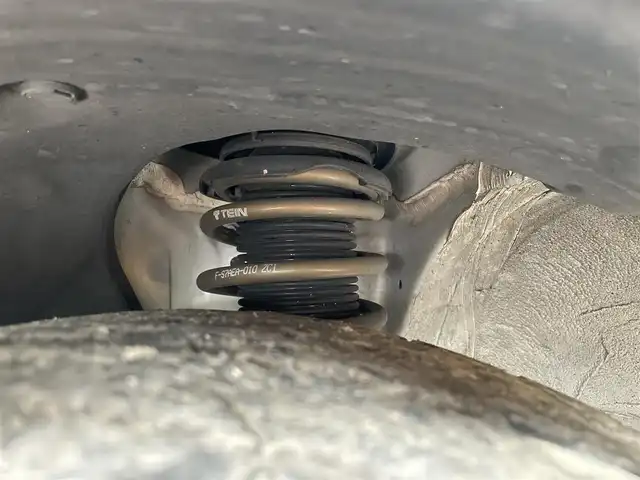 トヨタ ＧＲ８６ RC 東京都 2024(令6)年 1.1万km クリスタルホワイトパール ワンオーナー/テインダウンサス/RAYS18インチホイール/FUJITSUBOマフラー/純正リアスポイラー/社外9インチディスプレイオーディオ(DMH-SF500)/(Bluetooth/USB/AUX)(AppleCarPlay/AndroidAuto)/アイサイトコアテクノロジー/・プリクラッシュブレーキ/・レーダークルーズコントロール/・車線逸脱警報/・リアクリアランスソナー/フルLEDヘッドランプ/ハイビームアシスト/GRエンブレム付き革巻きステアリング/保証書/取扱説明書/スペアキー×1