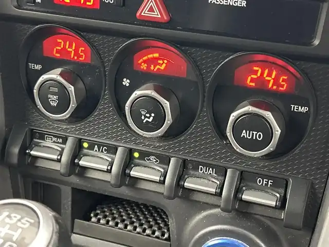 スバル ＢＲＺ S 福岡県 2012(平24)年 9.6万km 白 社外ナビ（ＢＴ，フルセグＴＶ）　/バックカメラ　/ＥＴＣ　/横滑り防止　/シートヒーター　/電動格納式ドアミラー　/プッシュスタート　/ハーフレザーシート　/社外マフラー　/純正１７インチアルミホイール　/盗難防止装置
