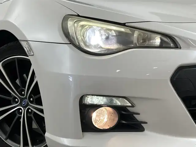 スバル ＢＲＺ S 福岡県 2012(平24)年 9.6万km 白 社外ナビ（ＢＴ，フルセグＴＶ）　/バックカメラ　/ＥＴＣ　/横滑り防止　/シートヒーター　/電動格納式ドアミラー　/プッシュスタート　/ハーフレザーシート　/社外マフラー　/純正１７インチアルミホイール　/盗難防止装置