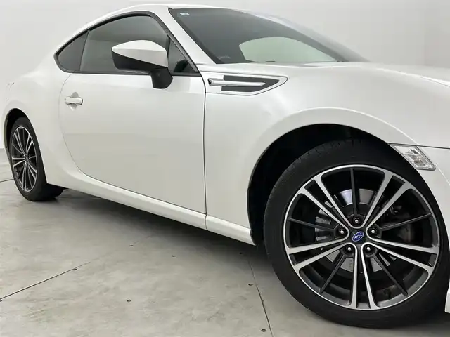 スバル ＢＲＺ S 福岡県 2012(平24)年 9.6万km 白 社外ナビ（ＢＴ，フルセグＴＶ）　/バックカメラ　/ＥＴＣ　/横滑り防止　/シートヒーター　/電動格納式ドアミラー　/プッシュスタート　/ハーフレザーシート　/社外マフラー　/純正１７インチアルミホイール　/盗難防止装置