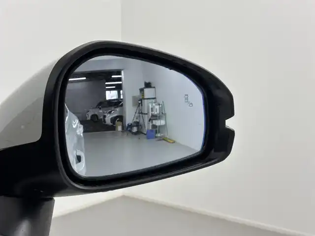 ホンダ ＺＲ－Ｖ ハイブリッド e:HEV Z 埼玉県 2024(令6)年 0.4万km プラチナホワイトパール 純正ナビ/(Bluetooth/USB/AM/FM)/地デジフルセグ/バックカメラ/アラウンドビューモニター/ETC2.0/Honda SENSING/・衝突軽減ブレーキ/・先行車発進お知らせ機能/・路外逸脱抑制機能/・標識認識機能/・渋滞追従機能付アダプティブクルーズコントロール/・車線維持支援システム/・ブラインドスポットインフォメーション/・オートハイビーム/BOSEプレミアムサウンドシステム/ハンズフリーアクセスパワーテールゲート/パドルシフト/前席シートヒーター/置くだけ充電/ダウンヒルアシストコントロール/ドライブモードセレクト/電子パーキングシステム/ブレーキホールド/パワーバックドア/純正フロアマット/純正18インチアルミホイール