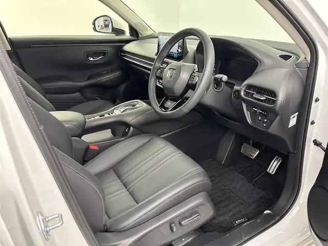 ホンダ ＺＲ－Ｖ ハイブリッド e:HEV Z 埼玉県 2024(令6)年 0.4万km プラチナホワイトパール 純正ナビ/(Bluetooth/USB/AM/FM)/地デジフルセグ/バックカメラ/アラウンドビューモニター/ETC2.0/Honda SENSING/・衝突軽減ブレーキ/・先行車発進お知らせ機能/・路外逸脱抑制機能/・標識認識機能/・渋滞追従機能付アダプティブクルーズコントロール/・車線維持支援システム/・ブラインドスポットインフォメーション/・オートハイビーム/BOSEプレミアムサウンドシステム/ハンズフリーアクセスパワーテールゲート/パドルシフト/前席シートヒーター/置くだけ充電/ダウンヒルアシストコントロール/ドライブモードセレクト/電子パーキングシステム/ブレーキホールド/パワーバックドア/純正フロアマット/純正18インチアルミホイール