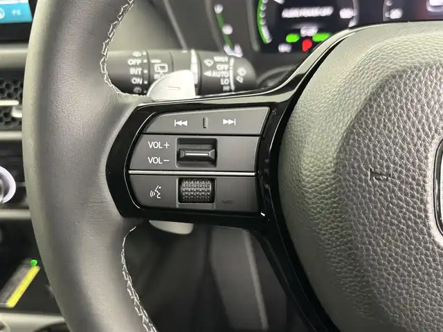 ホンダ ＺＲ－Ｖ ハイブリッド e:HEV Z 埼玉県 2024(令6)年 0.4万km プラチナホワイトパール 純正ナビ/(Bluetooth/USB/AM/FM)/地デジフルセグ/バックカメラ/アラウンドビューモニター/ETC2.0/Honda SENSING/・衝突軽減ブレーキ/・先行車発進お知らせ機能/・路外逸脱抑制機能/・標識認識機能/・渋滞追従機能付アダプティブクルーズコントロール/・車線維持支援システム/・ブラインドスポットインフォメーション/・オートハイビーム/BOSEプレミアムサウンドシステム/ハンズフリーアクセスパワーテールゲート/パドルシフト/前席シートヒーター/置くだけ充電/ダウンヒルアシストコントロール/ドライブモードセレクト/電子パーキングシステム/ブレーキホールド/パワーバックドア/純正フロアマット/純正18インチアルミホイール