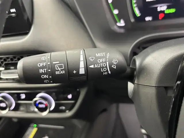 ホンダ ＺＲ－Ｖ ハイブリッド e:HEV Z 埼玉県 2024(令6)年 0.4万km プラチナホワイトパール 純正ナビ/(Bluetooth/USB/AM/FM)/地デジフルセグ/バックカメラ/アラウンドビューモニター/ETC2.0/Honda SENSING/・衝突軽減ブレーキ/・先行車発進お知らせ機能/・路外逸脱抑制機能/・標識認識機能/・渋滞追従機能付アダプティブクルーズコントロール/・車線維持支援システム/・ブラインドスポットインフォメーション/・オートハイビーム/BOSEプレミアムサウンドシステム/ハンズフリーアクセスパワーテールゲート/パドルシフト/前席シートヒーター/置くだけ充電/ダウンヒルアシストコントロール/ドライブモードセレクト/電子パーキングシステム/ブレーキホールド/パワーバックドア/純正フロアマット/純正18インチアルミホイール