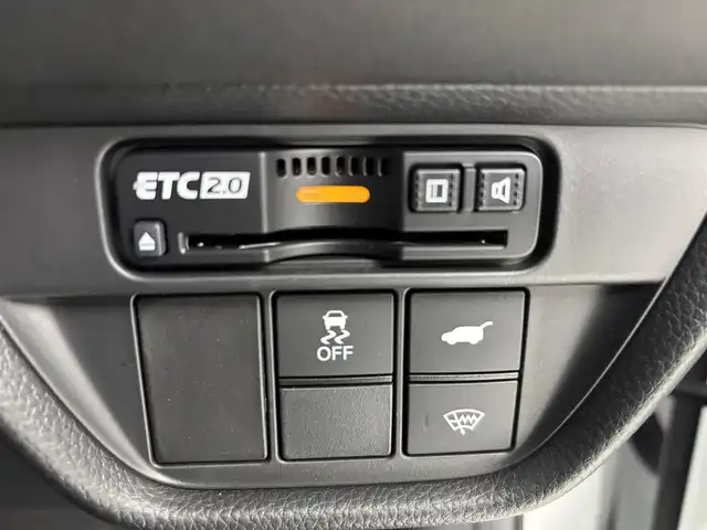 ホンダ ＺＲ－Ｖ ハイブリッド e:HEV Z 埼玉県 2024(令6)年 0.4万km プラチナホワイトパール 純正ナビ/(Bluetooth/USB/AM/FM)/地デジフルセグ/バックカメラ/アラウンドビューモニター/ETC2.0/Honda SENSING/・衝突軽減ブレーキ/・先行車発進お知らせ機能/・路外逸脱抑制機能/・標識認識機能/・渋滞追従機能付アダプティブクルーズコントロール/・車線維持支援システム/・ブラインドスポットインフォメーション/・オートハイビーム/BOSEプレミアムサウンドシステム/ハンズフリーアクセスパワーテールゲート/パドルシフト/前席シートヒーター/置くだけ充電/ダウンヒルアシストコントロール/ドライブモードセレクト/電子パーキングシステム/ブレーキホールド/パワーバックドア/純正フロアマット/純正18インチアルミホイール