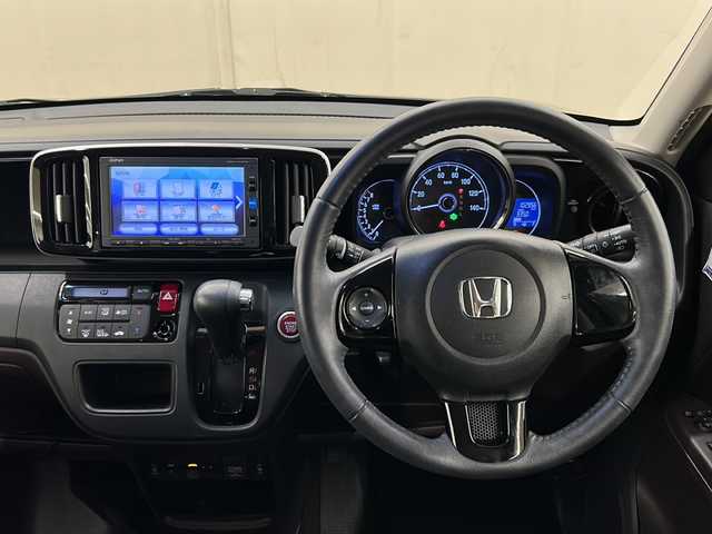 ホンダ Ｎ ＯＮＥ プレミアム 道央・札幌 2017(平29)年 10.3万km ブリティッシュグリーンP /純正ナビ(VXM-174VFXi)//CD//DVD//ラジオ　//フルセグ//SD//USB//BT//バックカメラ//シートヒーター//ステアリングスイッチ//純正14インチアルミホイール//スマートキー//ハーフレザー//純正フロアマット//横滑り防止装置//ドアバイザー//ウィンカーミラー//プッシュスタート//ABS//ETC//純正ホイールキャップスタッドレスタイヤ積載