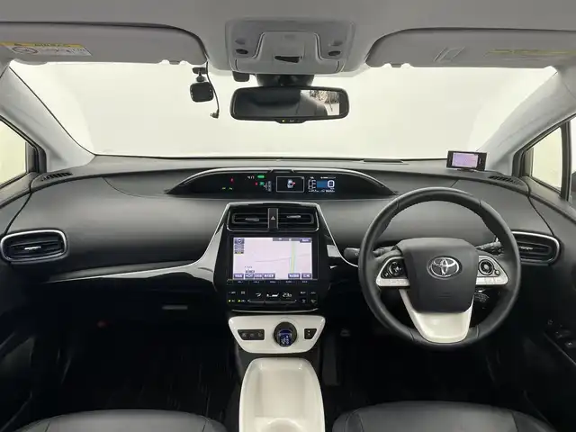 トヨタ プリウス A ツーリングセレクション 富山県 2016(平28)年 6.7万km ホワイトパールクリスタルシャイン 4WD/モデリスタエアロ(フロント、バック、サイド)/9インチ純正ナビ(AM/FM/BT/CD)/フルセグTV/バックカメラ/レーダークルーズコントロール/レーンキープアシスト/衝突軽減ブレーキ/ヘッドアップディスプレイ/ブラインドスポットモニター/横滑り防止装置/前後コーナーセンサー/ビルトインETC/レザーシート/オートマチックハイビーム/オートライト/LEDヘッドライト/純正AW/純正フロアマット