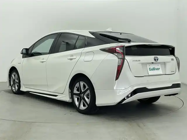 トヨタ プリウス A ツーリングセレクション 富山県 2016(平28)年 6.7万km ホワイトパールクリスタルシャイン 4WD/モデリスタエアロ(フロント、バック、サイド)/9インチ純正ナビ(AM/FM/BT/CD)/フルセグTV/バックカメラ/レーダークルーズコントロール/レーンキープアシスト/衝突軽減ブレーキ/ヘッドアップディスプレイ/ブラインドスポットモニター/横滑り防止装置/前後コーナーセンサー/ビルトインETC/レザーシート/オートマチックハイビーム/オートライト/LEDヘッドライト/純正AW/純正フロアマット