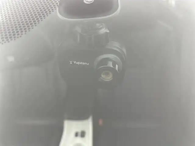 トヨタ プリウス A ツーリングセレクション 富山県 2016(平28)年 6.7万km ホワイトパールクリスタルシャイン 4WD/モデリスタエアロ(フロント、バック、サイド)/9インチ純正ナビ(AM/FM/BT/CD)/フルセグTV/バックカメラ/レーダークルーズコントロール/レーンキープアシスト/衝突軽減ブレーキ/ヘッドアップディスプレイ/ブラインドスポットモニター/横滑り防止装置/前後コーナーセンサー/ビルトインETC/レザーシート/オートマチックハイビーム/オートライト/LEDヘッドライト/純正AW/純正フロアマット