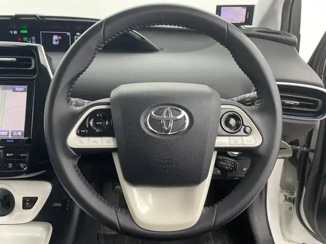 トヨタ プリウス A ツーリングセレクション 富山県 2016(平28)年 6.7万km ホワイトパールクリスタルシャイン 4WD/モデリスタエアロ(フロント、バック、サイド)/9インチ純正ナビ(AM/FM/BT/CD)/フルセグTV/バックカメラ/レーダークルーズコントロール/レーンキープアシスト/衝突軽減ブレーキ/ヘッドアップディスプレイ/ブラインドスポットモニター/横滑り防止装置/前後コーナーセンサー/ビルトインETC/レザーシート/オートマチックハイビーム/オートライト/LEDヘッドライト/純正AW/純正フロアマット