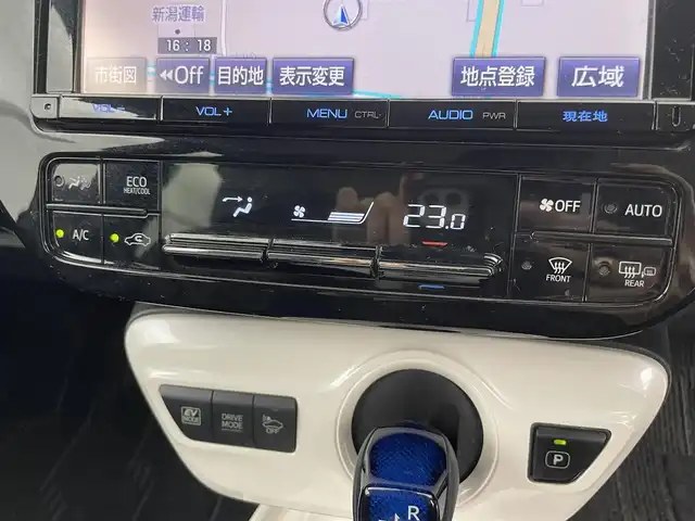 トヨタ プリウス A ツーリングセレクション 富山県 2016(平28)年 6.7万km ホワイトパールクリスタルシャイン 4WD/モデリスタエアロ(フロント、バック、サイド)/9インチ純正ナビ(AM/FM/BT/CD)/フルセグTV/バックカメラ/レーダークルーズコントロール/レーンキープアシスト/衝突軽減ブレーキ/ヘッドアップディスプレイ/ブラインドスポットモニター/横滑り防止装置/前後コーナーセンサー/ビルトインETC/レザーシート/オートマチックハイビーム/オートライト/LEDヘッドライト/純正AW/純正フロアマット
