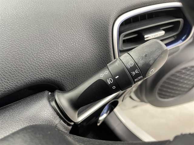 トヨタ プリウス A ツーリングセレクション 岩手県 2016(平28)年 6.7万km ホワイトパールクリスタルシャイン 4WD/モデリスタエアロ(フロント、バック、サイド)/9インチ純正ナビ(AM/FM/BT/CD)/フルセグTV/バックカメラ/レーダークルーズコントロール/レーンキープアシスト/衝突軽減ブレーキ/ヘッドアップディスプレイ/ブラインドスポットモニター/横滑り防止装置/前後コーナーセンサー/ビルトインETC/レザーシート/オートマチックハイビーム/オートライト/LEDヘッドライト/純正AW/純正フロアマット