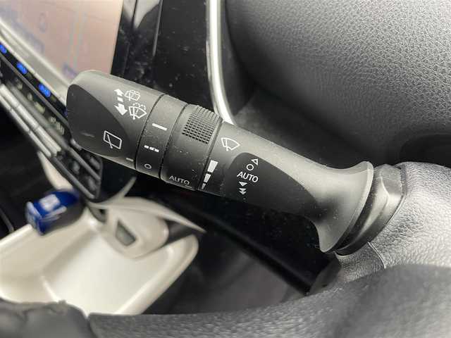トヨタ プリウス A ツーリングセレクション 岩手県 2016(平28)年 6.7万km ホワイトパールクリスタルシャイン 4WD/モデリスタエアロ(フロント、バック、サイド)/9インチ純正ナビ(AM/FM/BT/CD)/フルセグTV/バックカメラ/レーダークルーズコントロール/レーンキープアシスト/衝突軽減ブレーキ/ヘッドアップディスプレイ/ブラインドスポットモニター/横滑り防止装置/前後コーナーセンサー/ビルトインETC/レザーシート/オートマチックハイビーム/オートライト/LEDヘッドライト/純正AW/純正フロアマット