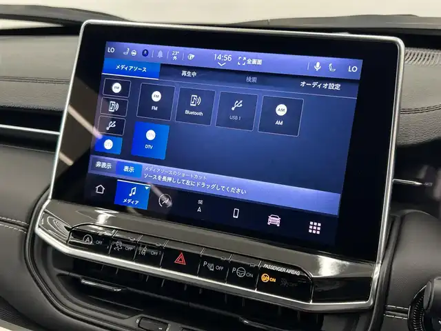 クライスラー・ジープ ジープ コマンダー 岡山県 2023(令5)年 0.4万km ブリリアントブラッククリスタル ＢＴ　/ＵＳＢ　/ＡＣＰ　/ＡＡ　/全周囲カメラ　/Ｐアシスト　/ＡＣＣ　/ＬＫＡ　/ＢＳＭ　/ステアリングＨ　/ＬＥＤ　/Ａライト　/ＡＨＢ　/ＰＴＧ　/ＥＴＣ　/黒革シート　/デジタルメーター　/プッシュスタート　/スマートキー