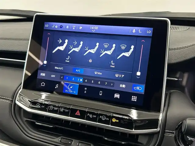 クライスラー・ジープ ジープ コマンダー 岡山県 2023(令5)年 0.4万km ブリリアントブラッククリスタル ＢＴ　/ＵＳＢ　/ＡＣＰ　/ＡＡ　/全周囲カメラ　/Ｐアシスト　/ＡＣＣ　/ＬＫＡ　/ＢＳＭ　/ステアリングＨ　/ＬＥＤ　/Ａライト　/ＡＨＢ　/ＰＴＧ　/ＥＴＣ　/黒革シート　/デジタルメーター　/プッシュスタート　/スマートキー