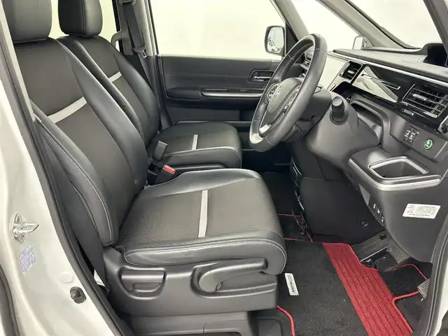 ホンダ ステップワゴン スパーダ ハイブリッド G EX ホンダセンシング 福岡県 2019(平31)年 7.6万km プラチナホワイトパール ワンオーナー　/アルパインフリップダウン　/アルパインナビ　/Ｆ，Ｂカメラ　/ＥＴＣ　/前方ドラレコ　/レーダー探知機　/ＡＣＣ　/衝突軽減ブレーキ　/レーンキープ　/両側電動スライドドア　/ハーフレザー　/シートヒーター/わくわくゲート