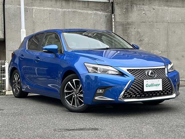 レクサス ＣＴ 200h バージョンC 愛知県 2018(平30)年 1.9万km スパークリングメテオM 白ハ－フレザ－シ－ト/純正SDナビ/フルセグTV・AM・FM・Bluetooth・CD・DVD・USB/バックカメラ/運転席メモリ機能付きパワーシート/前席パワーシート/前席シートヒーター/純正前方ドライブレコーダー/プリクラッシュセーフティ/レーンディパーチャーアラート/レーダークルーズコントロール/クリアランスソナー/電動コーナーポール/パドルシフト/ステアリングヒーター/オートライト/オートハイビーム/LEDヘッドライト/フォグランプ/ビルトインETC/純正フロアマット/スペアタイヤ/保証書/取扱説明書/スペアスマートキー