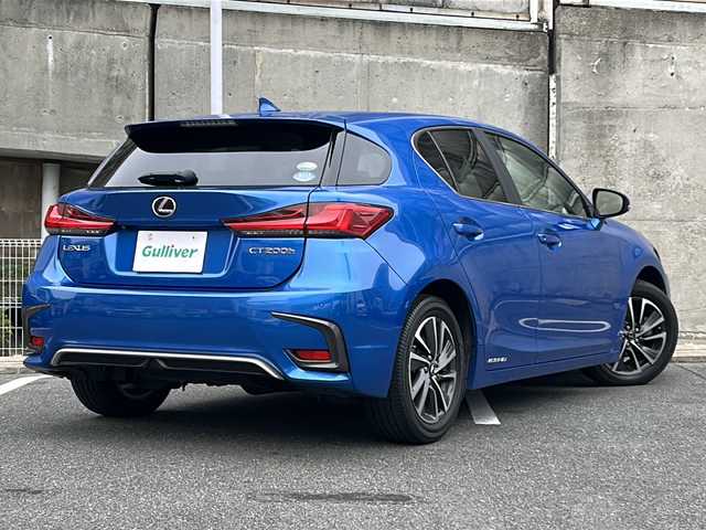 レクサス ＣＴ 200h バージョンC 愛知県 2018(平30)年 1.9万km スパークリングメテオM 白ハ－フレザ－シ－ト/純正SDナビ/フルセグTV・AM・FM・Bluetooth・CD・DVD・USB/バックカメラ/運転席メモリ機能付きパワーシート/前席パワーシート/前席シートヒーター/純正前方ドライブレコーダー/プリクラッシュセーフティ/レーンディパーチャーアラート/レーダークルーズコントロール/クリアランスソナー/電動コーナーポール/パドルシフト/ステアリングヒーター/オートライト/オートハイビーム/LEDヘッドライト/フォグランプ/ビルトインETC/純正フロアマット/スペアタイヤ/保証書/取扱説明書/スペアスマートキー