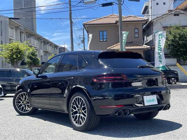 ポルシェ マカン GTS 兵庫県 2017(平29)年 4.4万km 黒 /スポーツクロノパッケージ//スポーツエグゾーストシステム//PASM（ポルシェアクティブサスペンションマネジメント）//スポーツモード//PCM（ポルシェコミュニケーションマネージメント）ナビ//BT/AUX//360度モニター//PDKシフトパドル//車線逸脱警報システム//赤革シート//前席シートヒーター/電動シート//クルーズコントロール//純正20インチAW//コーナーセンサー//スタート&ストップシステム//ETC//ドライブレコーダー前後//パワーバックドア//オートキセノンヘッドランプ//リヤフォグランプ//H30/R1/2/3/4/6年/ポルシェセンター記録簿