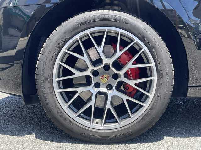 ポルシェ マカン GTS 兵庫県 2017(平29)年 4.4万km 黒 /スポーツクロノパッケージ//スポーツエグゾーストシステム//PASM（ポルシェアクティブサスペンションマネジメント）//スポーツモード//PCM（ポルシェコミュニケーションマネージメント）ナビ//BT/AUX//360度モニター//PDKシフトパドル//車線逸脱警報システム//赤革シート//前席シートヒーター/電動シート//クルーズコントロール//純正20インチAW//コーナーセンサー//スタート&ストップシステム//ETC//ドライブレコーダー前後//パワーバックドア//オートキセノンヘッドランプ//リヤフォグランプ//H30/R1/2/3/4/6年/ポルシェセンター記録簿