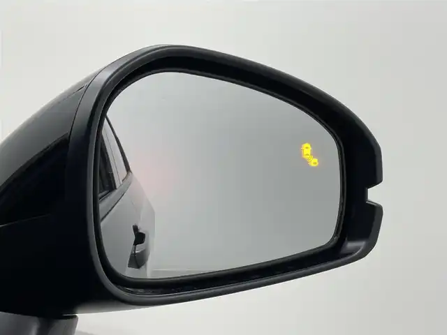 ホンダ ヴェゼル ハイブリッド e:HEV Z 熊本県 2025(令7)年 0.1千km クリスタルブラックパール 登録済未使用車/純正ナビ（ＡｐｐｌＣａｒＰｌａｙ・ＡｎｄｒｏｉｄＡｕｔｏ・ＢＴ）/バックカメラ　/ビルトインＥＴＣ2.0/ホンダセンシング/・レーダークルーズコントロール　/・衝突軽減ブレーキ/・誤発進制御機能/・路外逸脱制御機能/・車線維持支援システム/・先行車発進お知らせ機能/・標識認識機能/・オートハイビーム/・ブラインドスポットモニター/横滑り防止/前席シートヒーター　/ステアリングヒーター　/パワーバックドア/置くだけ充電/純正１８インチAW/オートライト/オートマチックハイビーム/フォグライト/スマートキー/スペアキー1本/保証書/取扱説明書