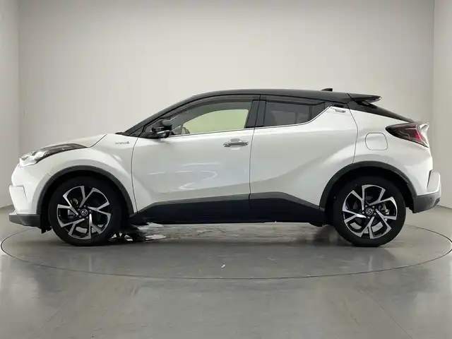 トヨタ Ｃ－ＨＲ G LEDエディション 愛知県 2018(平30)年 7.2万km ブラック/ホワイトパールクリスタルシャイン 2トーン 純正ナビ　BSM　セーフティセンス　追従クルコン　禁煙車　フルセグTV　DVD　ETC　バックカメラ　茶ハーフレザー　衝突軽減　LEDライト　フォグ　電子パーキング　コーナーセンサー　シートヒーター　オートワイパー　Bluetooth　ドラレコ　プッシュスタート　スマートキー　