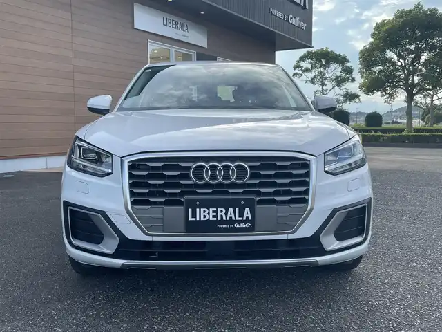 アウディ Ｑ２ 30TFSIスポーツ 宮崎県 2020(令2)年 3万km パール 純正SDメモリナビ/・フルセグテレビ/・Bluetooth /・USB/・AM FM/シートヒーター/バックカメラ/・リアコーナーセンサー/アイドリングストップ/アクティブクルーズコントロール/・レーンキープ/プッシュスタート/パワーバックドア/ETC/LEDヘッドライト/・オートライト/前後ドライブレコーダー /レインセンサー/純正17インチアルミホイール