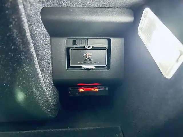 プジョー ３００８ GT ブルー HDi 大阪府 2019(令1)年 3.9万km 黒 パノラマサンルーフ/ACC/ハーフレザー/Dメモリ付きパワーシート/シートヒーター/純正ディスプレイオーディオ/applecarplay/バック・サイドカメラ/純正18インチAW/LEDヘッドライト/電動リアゲート/ブラインドスポット/ワイヤレス充電/クリアランスソナー/パドルシフト/ルーフレール/ETC/ドラレコ