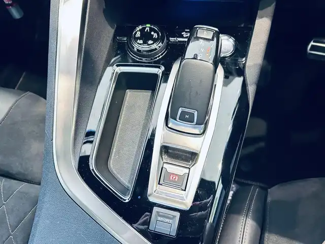 プジョー ３００８ GT ブルー HDi 大阪府 2019(令1)年 3.9万km 黒 パノラマサンルーフ/ACC/ハーフレザー/Dメモリ付きパワーシート/シートヒーター/純正ディスプレイオーディオ/applecarplay/バック・サイドカメラ/純正18インチAW/LEDヘッドライト/電動リアゲート/ブラインドスポット/ワイヤレス充電/クリアランスソナー/パドルシフト/ルーフレール/ETC/ドラレコ