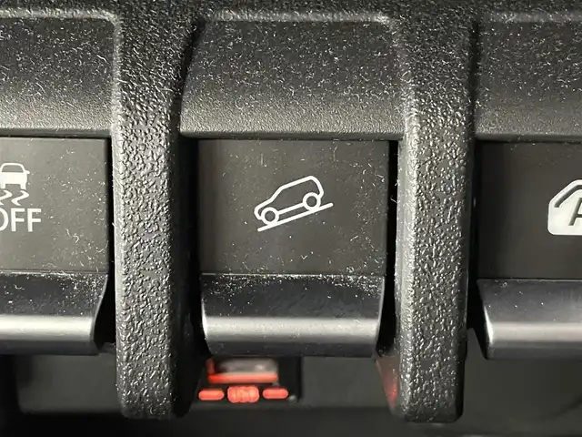 スズキ ジムニー XC 群馬県 2024(令6)年 0.6万km ミディアムグレー ALPINE11インチフローティングナビ/・AM/FM/Bluetooth/AppleCarPlay/AndroidAuto/＝＝＝＝＝＝/ＡＬＰＩＮＥ１１インチフローティングナビ　シートヒーター　クリアランスソナー　クルーズコントロール　バックカメラ　プッシュスタート　スマートキー　ホワイトレタータイヤ　ＬＥＤヘッドライト　４ＷＤ　禁煙