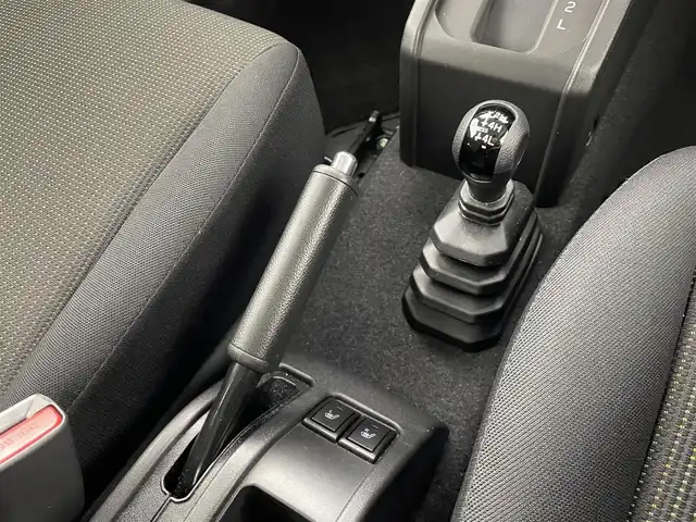 スズキ ジムニー XC 群馬県 2024(令6)年 0.6万km ミディアムグレー ALPINE11インチフローティングナビ/・AM/FM/Bluetooth/AppleCarPlay/AndroidAuto/＝＝＝＝＝＝/ＡＬＰＩＮＥ１１インチフローティングナビ　シートヒーター　クリアランスソナー　クルーズコントロール　バックカメラ　プッシュスタート　スマートキー　ホワイトレタータイヤ　ＬＥＤヘッドライト　４ＷＤ　禁煙