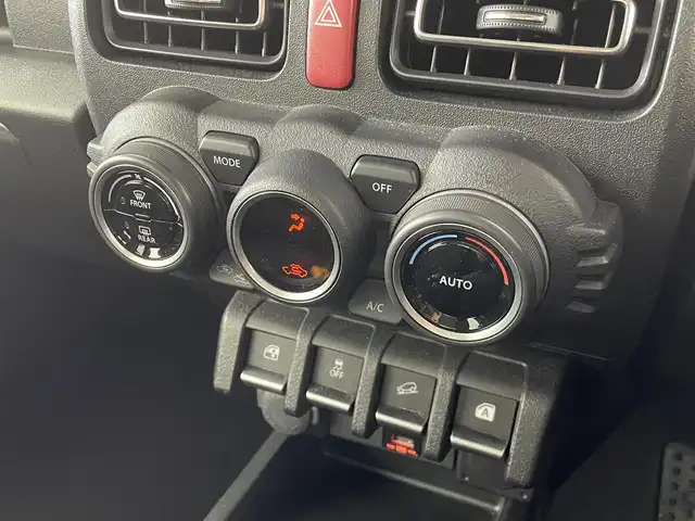 スズキ ジムニー XC 群馬県 2024(令6)年 0.6万km ミディアムグレー ALPINE11インチフローティングナビ/・AM/FM/Bluetooth/AppleCarPlay/AndroidAuto/＝＝＝＝＝＝/ＡＬＰＩＮＥ１１インチフローティングナビ　シートヒーター　クリアランスソナー　クルーズコントロール　バックカメラ　プッシュスタート　スマートキー　ホワイトレタータイヤ　ＬＥＤヘッドライト　４ＷＤ　禁煙