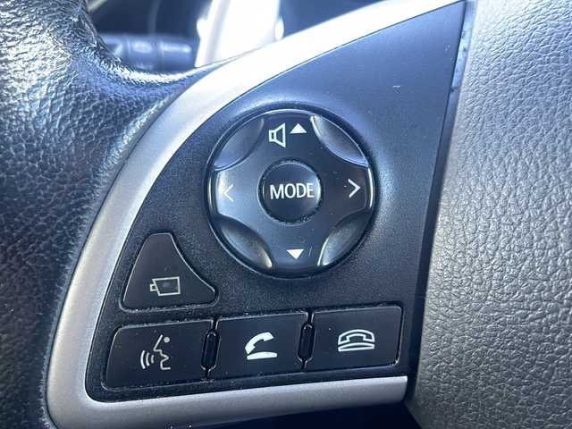 三菱 アウトランダー 24G ナビパッケージ 福島県 2014(平26)年 8.9万km シルキーホワイト e-Assist/・衝突被害軽減ブレーキ/・車線逸脱警報装置/・アダプティブクルーズコントロール/・誤発進抑制装置/純正メモリーナビ/・型番：J-11/・フルセグTV/BT/SD/CD/DVD/USB/iPod/FM/AM/・バックカメラ/・ビルトインETC/革張りステアリング/・ステアリングスイッチ/・パドルシフト/電動リアゲート/アイドリングストップ/3列シート/・フルフラットシート/プッシュスタート/・スマートキー/LEDヘッドライト/・オートライト/・フォグランプ/社外16インチAW/・TRGホイール/積込みサマータイヤ/・純正AW/・溝5mm/純正フロアマット/純正ドアバイザー/4WD