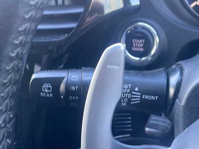 三菱 アウトランダー 24G ナビパッケージ 福島県 2014(平26)年 8.9万km シルキーホワイト e-Assist/・衝突被害軽減ブレーキ/・車線逸脱警報装置/・アダプティブクルーズコントロール/・誤発進抑制装置/純正メモリーナビ/・型番：J-11/・フルセグTV/BT/SD/CD/DVD/USB/iPod/FM/AM/・バックカメラ/・ビルトインETC/革張りステアリング/・ステアリングスイッチ/・パドルシフト/電動リアゲート/アイドリングストップ/3列シート/・フルフラットシート/プッシュスタート/・スマートキー/LEDヘッドライト/・オートライト/・フォグランプ/社外16インチAW/・TRGホイール/積込みサマータイヤ/・純正AW/・溝5mm/純正フロアマット/純正ドアバイザー/4WD