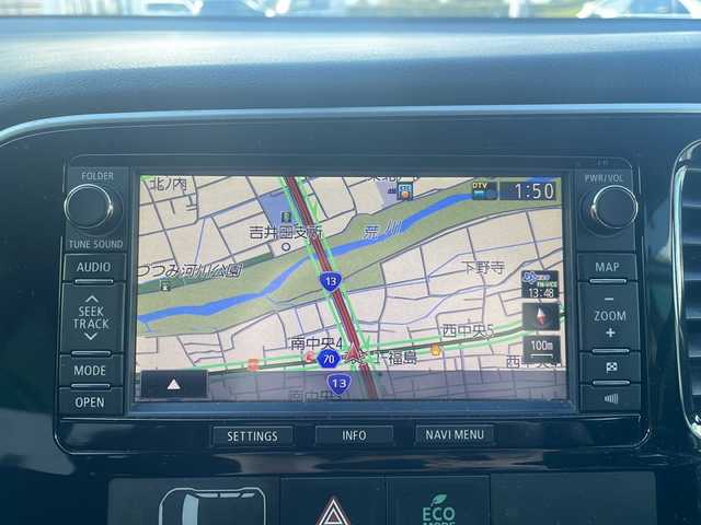 三菱 アウトランダー 24G ナビパッケージ 福島県 2014(平26)年 8.9万km シルキーホワイト e-Assist/・衝突被害軽減ブレーキ/・車線逸脱警報装置/・アダプティブクルーズコントロール/・誤発進抑制装置/純正メモリーナビ/・型番：J-11/・フルセグTV/BT/SD/CD/DVD/USB/iPod/FM/AM/・バックカメラ/・ビルトインETC/革張りステアリング/・ステアリングスイッチ/・パドルシフト/電動リアゲート/アイドリングストップ/3列シート/・フルフラットシート/プッシュスタート/・スマートキー/LEDヘッドライト/・オートライト/・フォグランプ/社外16インチAW/・TRGホイール/積込みサマータイヤ/・純正AW/・溝5mm/純正フロアマット/純正ドアバイザー/4WD