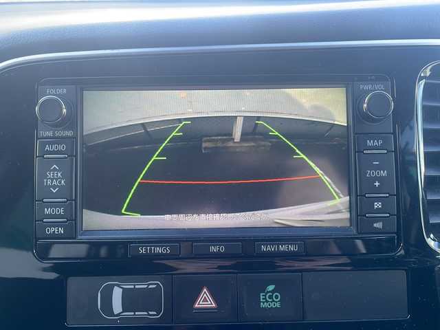 三菱 アウトランダー 24G ナビパッケージ 福島県 2014(平26)年 8.9万km シルキーホワイト e-Assist/・衝突被害軽減ブレーキ/・車線逸脱警報装置/・アダプティブクルーズコントロール/・誤発進抑制装置/純正メモリーナビ/・型番：J-11/・フルセグTV/BT/SD/CD/DVD/USB/iPod/FM/AM/・バックカメラ/・ビルトインETC/革張りステアリング/・ステアリングスイッチ/・パドルシフト/電動リアゲート/アイドリングストップ/3列シート/・フルフラットシート/プッシュスタート/・スマートキー/LEDヘッドライト/・オートライト/・フォグランプ/社外16インチAW/・TRGホイール/積込みサマータイヤ/・純正AW/・溝5mm/純正フロアマット/純正ドアバイザー/4WD