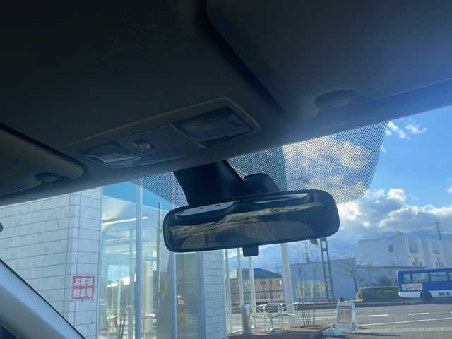 三菱 アウトランダー 24G ナビパッケージ 福島県 2014(平26)年 8.9万km シルキーホワイト e-Assist/・衝突被害軽減ブレーキ/・車線逸脱警報装置/・アダプティブクルーズコントロール/・誤発進抑制装置/純正メモリーナビ/・型番：J-11/・フルセグTV/BT/SD/CD/DVD/USB/iPod/FM/AM/・バックカメラ/・ビルトインETC/革張りステアリング/・ステアリングスイッチ/・パドルシフト/電動リアゲート/アイドリングストップ/3列シート/・フルフラットシート/プッシュスタート/・スマートキー/LEDヘッドライト/・オートライト/・フォグランプ/社外16インチAW/・TRGホイール/積込みサマータイヤ/・純正AW/・溝5mm/純正フロアマット/純正ドアバイザー/4WD