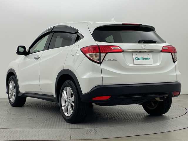 ホンダ ヴェゼル X ホンダセンシング 新潟県 2020(令2)年 2.8万km プラチナホワイトパール ホンダセンシング/純正8インチインターナビ/ CD/DVD/Bluetooth/フルセグTV/バックカメラ/レーダークルーズコントロール/LEDオートライト/純正16インチアルミホイール/ステアリングリモコン/レーンキープアシスト/ドラレコ/チップアップシート/スマートキー/ビルトインETC