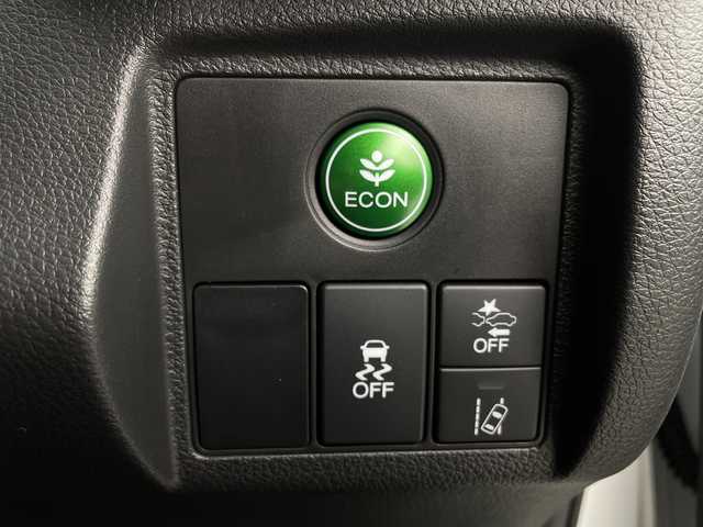 ホンダ ヴェゼル X ホンダセンシング 新潟県 2020(令2)年 2.8万km プラチナホワイトパール ホンダセンシング/純正8インチインターナビ/ CD/DVD/Bluetooth/フルセグTV/バックカメラ/レーダークルーズコントロール/LEDオートライト/純正16インチアルミホイール/ステアリングリモコン/レーンキープアシスト/ドラレコ/チップアップシート/スマートキー/ビルトインETC