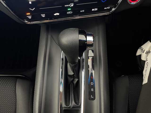 ホンダ ヴェゼル X ホンダセンシング 新潟県 2020(令2)年 2.8万km プラチナホワイトパール ホンダセンシング/純正8インチインターナビ/ CD/DVD/Bluetooth/フルセグTV/バックカメラ/レーダークルーズコントロール/LEDオートライト/純正16インチアルミホイール/ステアリングリモコン/レーンキープアシスト/ドラレコ/チップアップシート/スマートキー/ビルトインETC